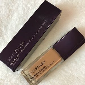 Fiona Stiles Luminous Finish Foundation Shade 07